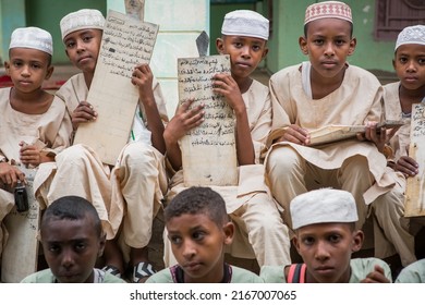 TANNOOB, SUDAN - SEPTEMBER 13, 2021: Sudanese Children Attend Muslim Religious Education At A Mosque In Tannoob. In Sudan, Sunni Muslims Account For The Overwhelming Majority Of The Population.