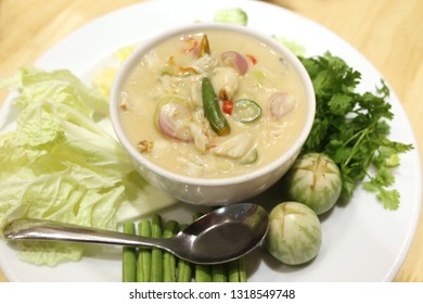 Tao Jiaw Lone (Herbed Soya Beans with Minced Shrimp and Pork in Coconut Milk served with Fresh Vegetables), Thai food