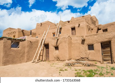 Taos Pueblo in New Mexico hat viele Strukturen seit Hunderten von Jahren