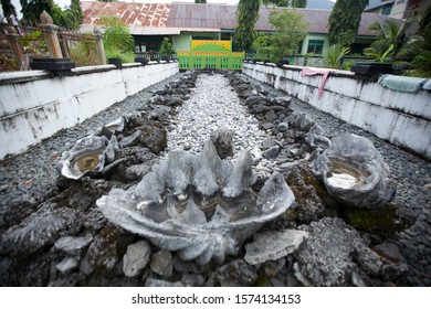 Tapak Tuan Aceh Selatan, Indonesia, Taken On August 2016

The Tomb Of Tuan Tapa Is Located In Kampung Padang, Tapaktuan District, South Aceh