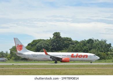 TARAKAN -  INDONESIA, 12 September 2017 ; Lion Air Plane In The Courtyard Of Juwata Airport Tarakan, Indonesia