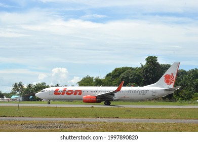 TARAKAN -  INDONESIA, 12 September 2017 ; Lion Air Plane In The Courtyard Of Juwata Airport Tarakan, Indonesia