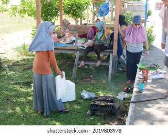 Asian Family With Old Stock Photos Images Photography Shutterstock