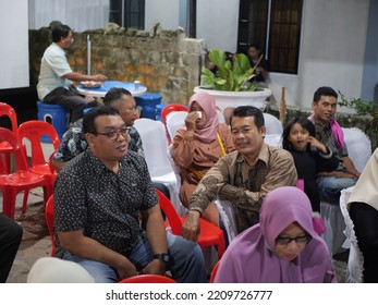 Tarakan, Indonesia.10.04.2022: An Indonesian Family Eating Together At A Wedding On August 18, 2022 In Tarakan, Indonesia. Selective Focus