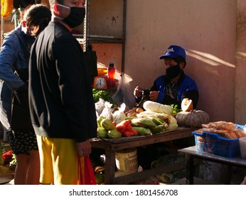 Tarakan/Indonesia-August 23,2020: Activities Of Vegetables Sellers In The Traditional Wet Market Of Tarakan, Indonesia.