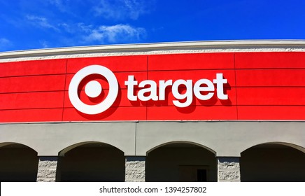 Target Retailer Iconic Sign Storefront Facade Stock Photo 1394257802 ...