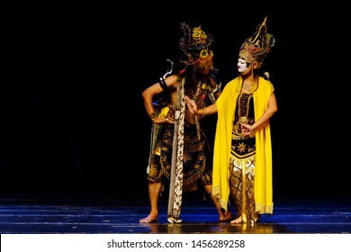 Tari Topeng Panji Panji Traditional Dance Stock Photo 1456289264 ...