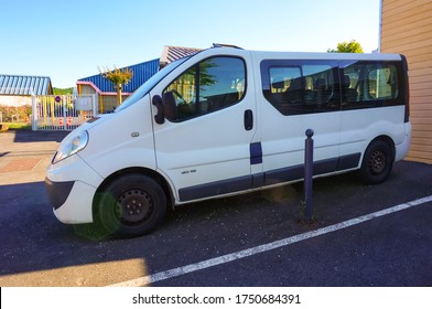 Tarn, France - May 2020 - A White 2006-Renault Trafic Used For School Bussing ; This Nine Seater Minibus As Also Marketed By The French Carmaker As Opel Or Vauxhall Vivaro And Nissan Primastar