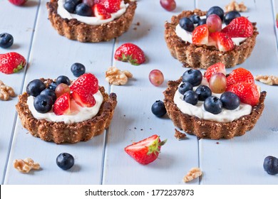 
Tartlets with yogurt and fresh fruit. Baked granola in the form of muffins with fruit. A healthy and tasty breakfast or dessert. - Powered by Shutterstock