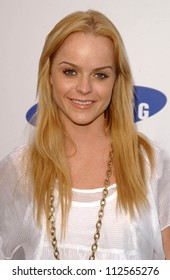 Taryn Manning At Samsung And Sprint 