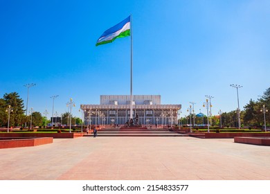 Tashkent, Uzbekistan - April 11, 2021: National Flag And Friendship Of Peoples Palace At The Bunyodkor Square In Tashkent City, Uzbekistan