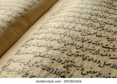 Tashkent, Uzbekistan - August 10, 2009: Ancient Open Book In Arabic. Old Arabic Manuscripts And Texts