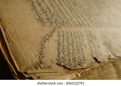 Tashkent, Uzbekistan - August 10, 2009: Ancient Open Book In Arabic. Old Arabic Manuscripts And Texts