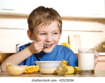 31,994 Little boy eating breakfast Images, Stock Photos & Vectors ...