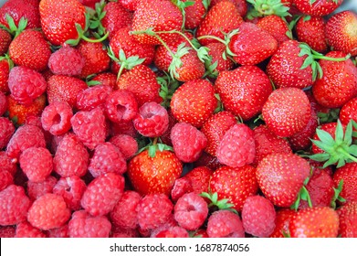 Tasty Fresh Strawberries And Raspberries Background