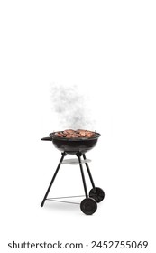 Deliciosa carne a la parrilla en una parrilla de barbacoa con humo aislado sobre fondo blanco Foto de stock