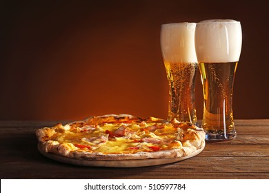 Birra E Pizza Immagini Foto Stock E Grafica Vettoriale Shutterstock