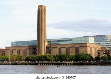 Tate Modern (the Disused Bankside Power Station) London, England, UK, Europe In The Late Afternoon