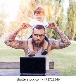 Tattooed Dad Have Fun With His Son And Laptop