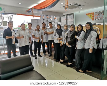 Tawau Sabah Malaysia - Jan 22, 2018 : SME Bank Staff During Customer Engagement Day In Tawau, Sabah. 