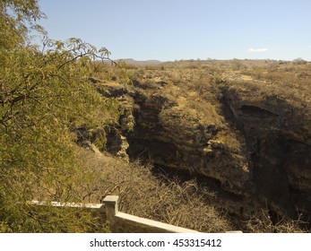 Tawi Atayr, Big Sinkhole In Oman