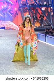 Taylor Hill Walks In The Victoria's Secret Fashion Show In Paris, France On November 30, 2016