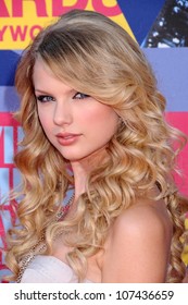 Taylor Swift  At The 2008 MTV Video Music Awards. Paramount Pictures Studios, Los Angeles, CA. 09-07-08