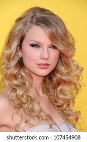 Taylor Swift  At The 2008 MTV Video Music Awards. Paramount Pictures Studios, Los Angeles, CA. 09-07-08