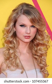 Taylor Swift  At The 2008 MTV Video Music Awards. Paramount Pictures Studios, Los Angeles, CA. 09-07-08