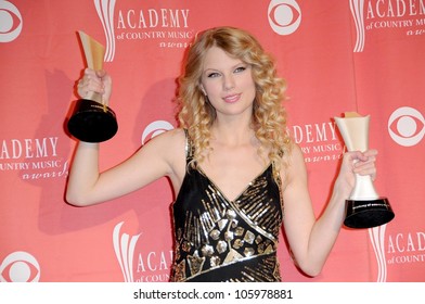 Taylor Swift in the press room at the 44th Annual Academy of Country Music Awards. MGM Grand Garden Arena, Las Vegas, NV. 04-05-09