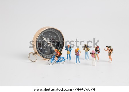 te compass withe the mini figure to tavel