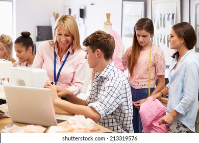 Teacher Helping College Students Studying Fashion And Design