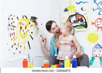 Teacher And Pupil In Pre School Art Class