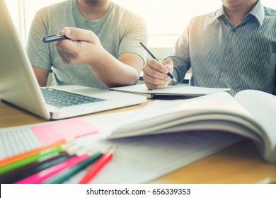 Teaching Helping Technology Concept. Woman Young Teacher Or Tutor With Adult Students In Classroom At Desk With Papers, Laptop Computer. Studies Course.