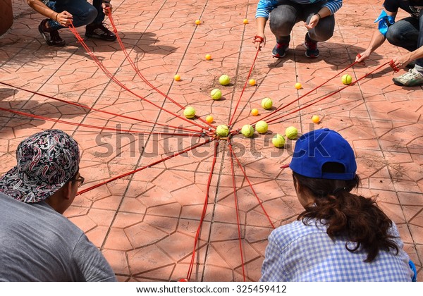 Team building activity, Tennis balls\
and table tennis balls with rope in harmonize\
activity