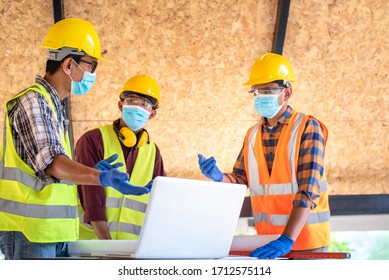 A Team Of Construction Engineers And Three Architects Are Ready To Wear Medical Masks. Corona Or Covid-19 Wear Masks During The Design Of Construction.