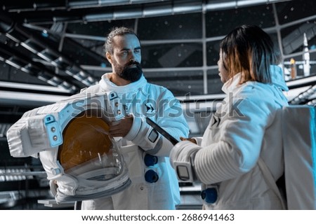 Team of cosmonauts doing brainstorming, preparing for planetary mission outside. Orbital station colleagues talking, beginning landing procedures on solar system planet, mapping unknown worlds