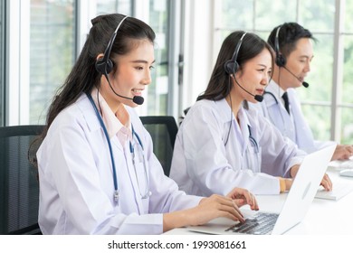 The team of doctors put their handset on, answer the phone from the patient, call to discuss symptoms of fever, sickness, doctors provide consulting services to treat sickness in the hospital. 