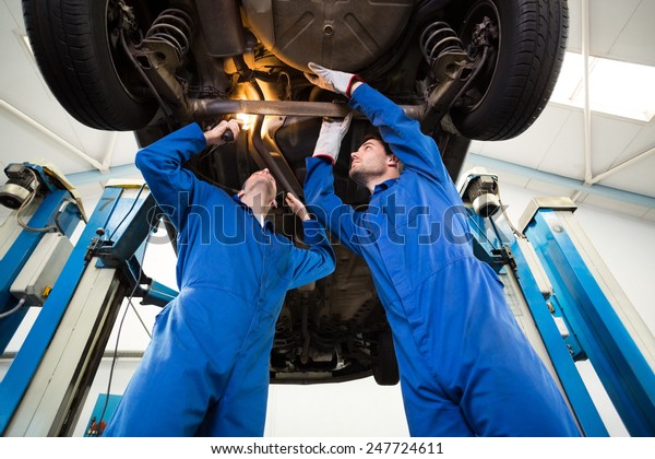 Team
of mechanics working together at the repair
garage