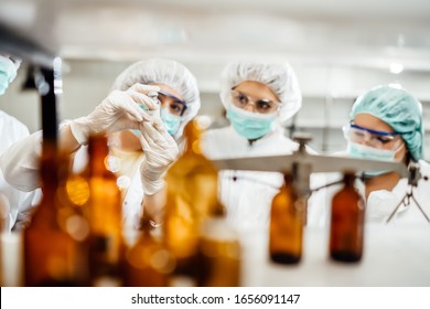 Team Of Pharmacists Developing Parenteral Antibody Antivirus.Pharmaceutical Development Of A New Vaccine.Parenteral Antibiotic Safety Control Test Examination In The Cleanroom.Virus Epidemic Concept