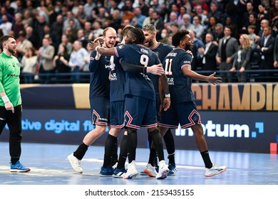 Team Of PSG Celebrates During The EHF Champions League, Play-offs Handball Match Between Paris Saint-Germain (PSG) And Elverum On April 7, 2022 In Paris, France.