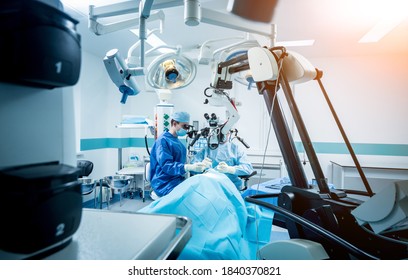 Team Surgeons Performing Brain Surgery Remove Stock Photo 1840370821 ...