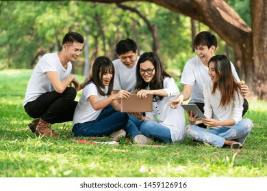 Team Of Young Students Studying In A Group Project In The Park Of University Or School. Happy Learning, Community Teamwork And Youth Friendship Concept.