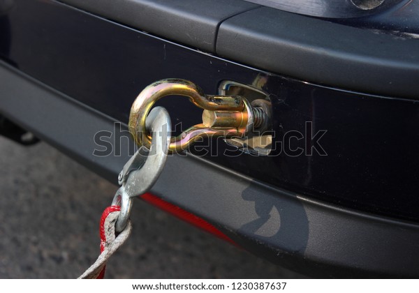 Technical assistance,\
car towing - red-white tow rope with hook tied to the screw-in ring\
in the rear bumper