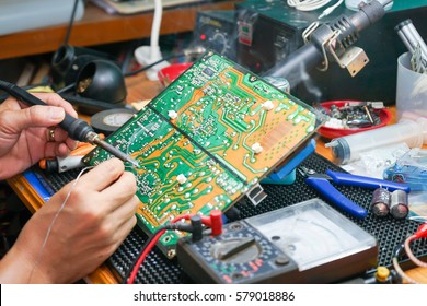 7,416 Television repair Images, Stock Photos & Vectors | Shutterstock