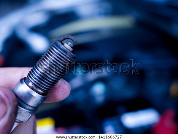 Technicians\
are providing check engine spark plugs for customers who come to\
receive services in the car service\
center.