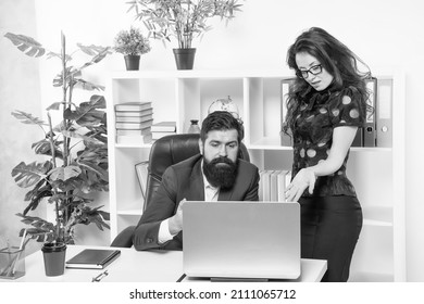 Technology should be managed professionally. Project managers use computer in office. E-business. New technology. Technology for business communication. Computer technology. Running hi-tech project