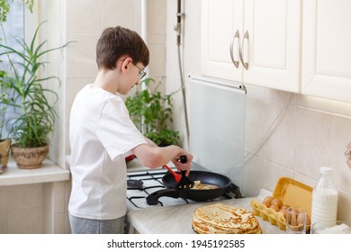 7,937 Teenagers cook kitchen Images, Stock Photos & Vectors | Shutterstock