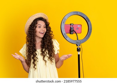 6,413 Influencer teen Images, Stock Photos & Vectors | Shutterstock