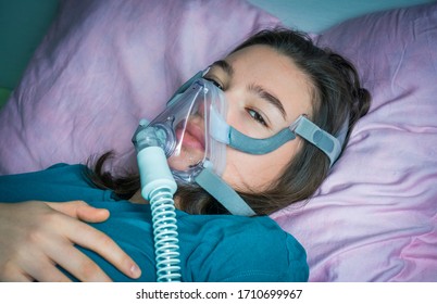 3,497 Young women oxygen mask Images, Stock Photos & Vectors | Shutterstock